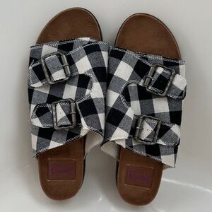 Plaid Buckle Slippers in Black and White